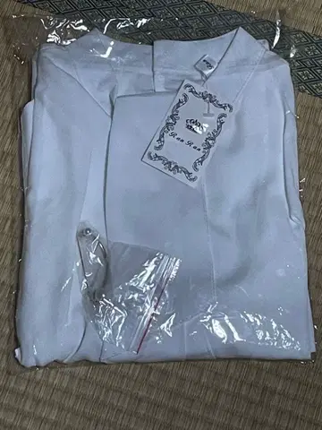 란 란 화이트 긴팔 블라우스