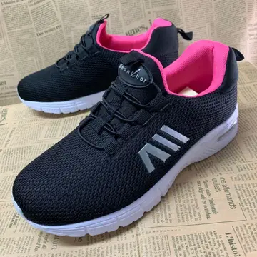 새상품 여성용 22.5cm 경량 통굽 에어솔 스니커즈 블랙 3906