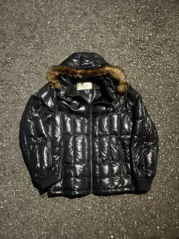 archive 퍼 달린 블랙 다운 자켓 시크 스타일 y2k 광택