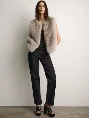 컨디션 최상 ZARA ZW COLLECTION 인조 모피 베스트 M