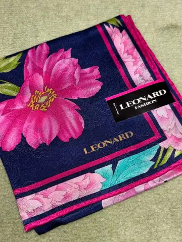 [ 새상품 ] 레오나르 손수건 대형 스카프 실크 50% 네이비 57cm
