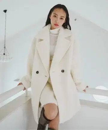 질바이 샤기 트위드 소재 전개 미들 기장 코트 아이보리