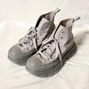 CONVERSE 페더 그레이 하이컷 스니커즈 통굽 23cm