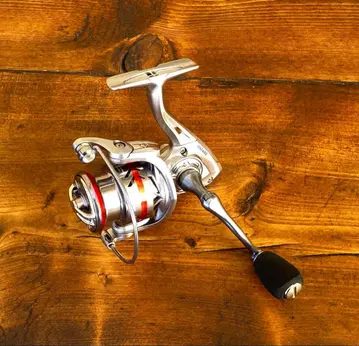 스피닝 릴 2500S 샬로우 스풀 배스 낚시 송어 에깅