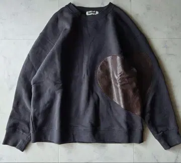 nknit 하트 가죽 맨투맨