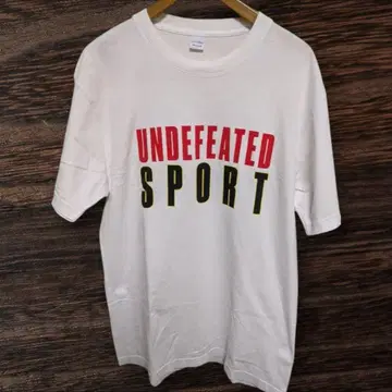 상태 B UNDEFEATED의 T셔츠 화이트 컬러