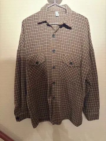 브라운 계열 체크 긴팔 셔츠