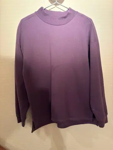 SENSE OF PLACE 센스 오브 플레이스 모크넥 맨투맨