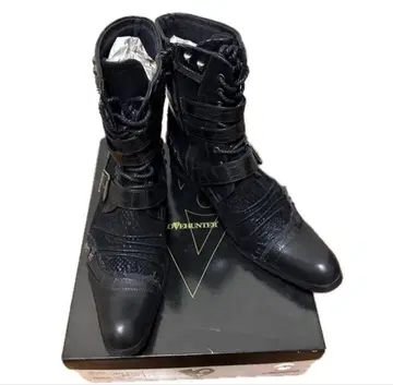 러브 헌터 스터드 장식 블랙 하이컷 부츠