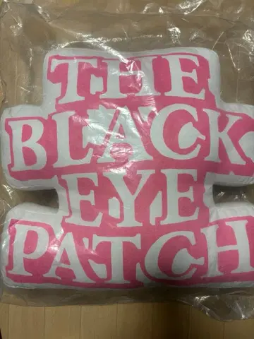 블랙 아이패치 쿠션
