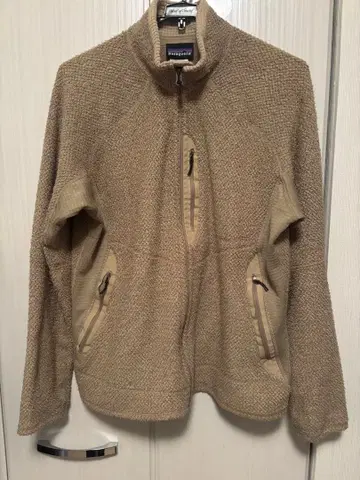 파타고니아 MARS컬러 R2 레어 L사이즈