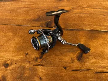 스피닝 릴 트라웃 아징 라이트 게임 1000번 얕은 스풀