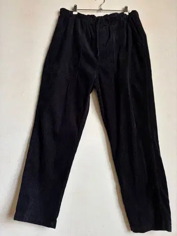 GUNG HO 블랙 코듀로이 팬츠
