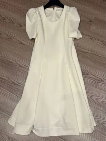 극미품 셀포드 분또 원피스 머메이드 플레어 화이트 38