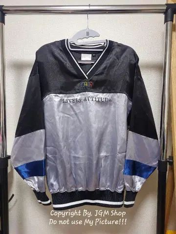 한국 Romantic Crown 풀오버 (NCT 재현 착용)