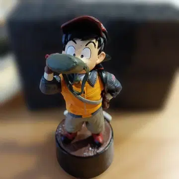 드래곤볼 피규어 음료를 마시는 손오공