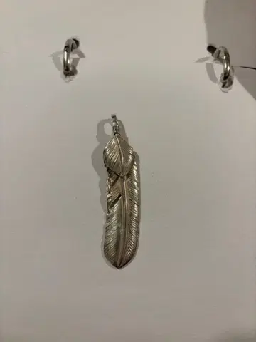 고로즈 goro's 전은상 하트 부착 특대형 실버 페더