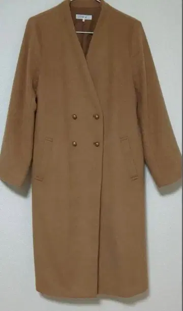 에이미 로우 팩 프릴 코트