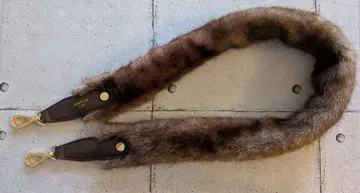 ASHELEN KOBE 브라운 퍼 숄더 스트랩