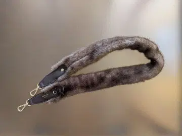 ASHELEN KOBE 브라운 퍼 숄더 스트랩