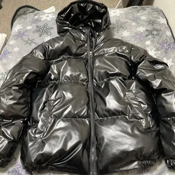 광택 블랙 다운 자켓 s