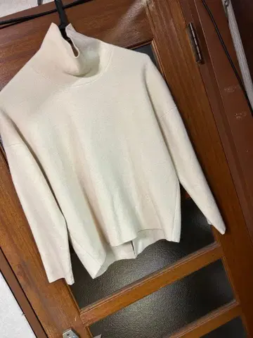 ICB 캐시미어 혼방 하이넥 스웨터