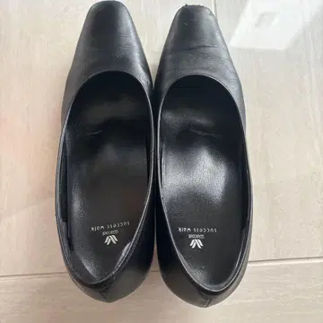 Wacoal 블랙 가죽 하이힐