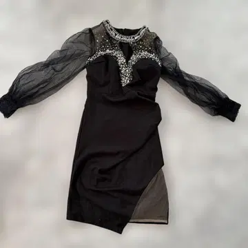 비쥬 장식 블랙 드레스 시스루 소매