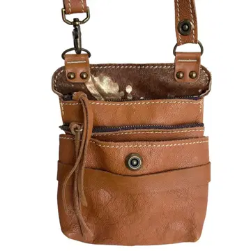 아인소프 숄더백 가죽 파우치 브라운