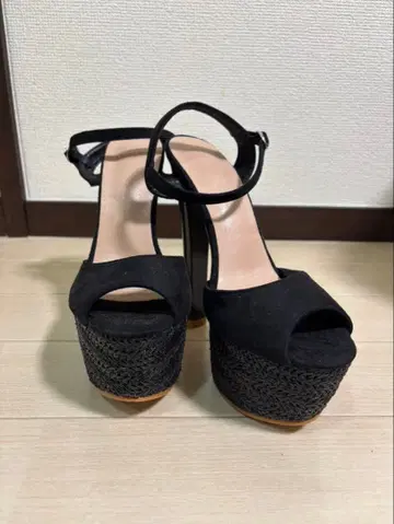 블랙 스웨이드 오픈토 하이힐