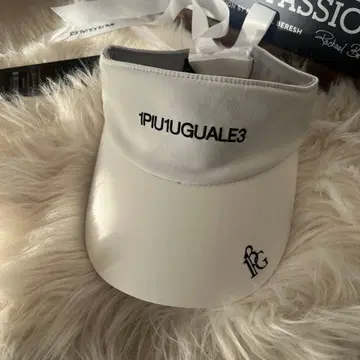 새상품! 미사용! PIU1 UGUALE3 화이트 바이저 프리 사이즈
