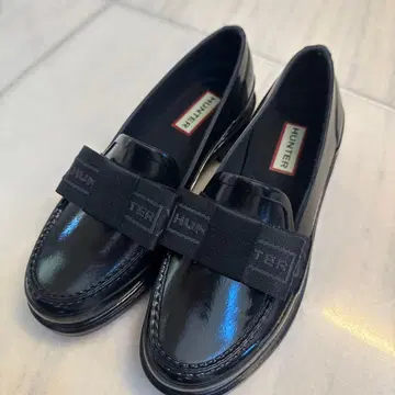 HUNTER 블랙 에나멜 신발 22cm