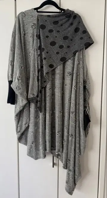Cawaii 비대칭 튜닉 그레이 도트 무늬