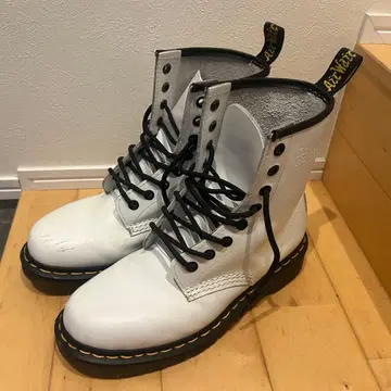닥터마틴 부츠 화이트 Dr.Martens 당일 발송