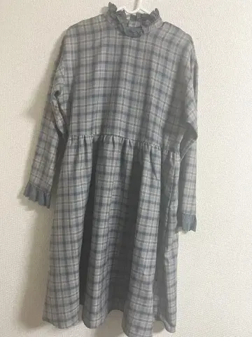 에카 소포 체크 원피스 프릴