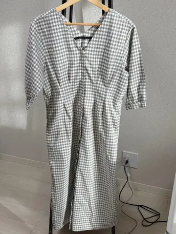 KBF 체크 무늬 V넥 셔츠 원피스