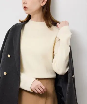 [택 포함 새상품] 안티필링 푸치 하이넥 니트