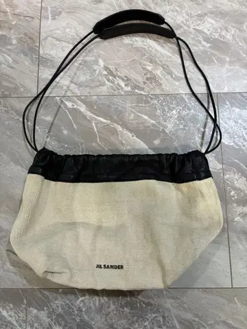 질샌더 숄더백 아이보리/블랙