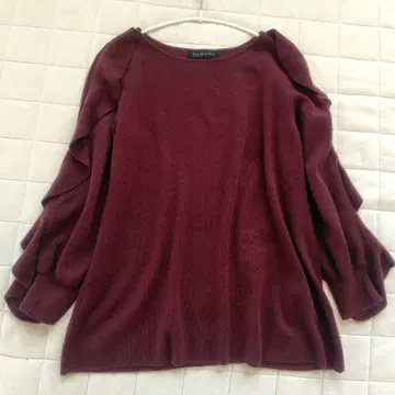 다마 컬렉션 프릴 버건디 긴팔 니트 울
