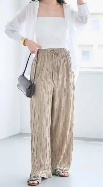 [ ONE ] 플리츠 팬츠 베이지 프리 사이즈 여성용 얇은 소재 허리밴딩