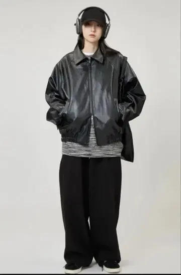 블랙 가죽 지퍼 자켓