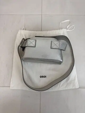 osoi 숄더백 실버