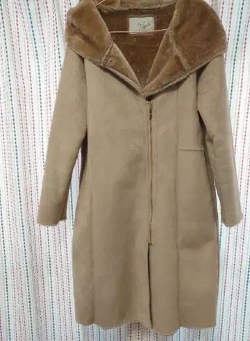 Noela 무스탕 코트