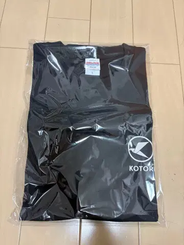 KOTORI 블랙 T셔츠