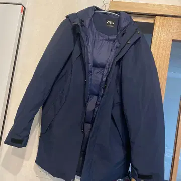 새상품급 ZARA 후드 부착 네이비 다운 자켓 EUR S
