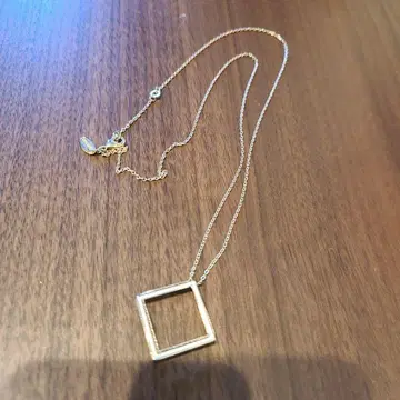 골드 사각형 목걸이