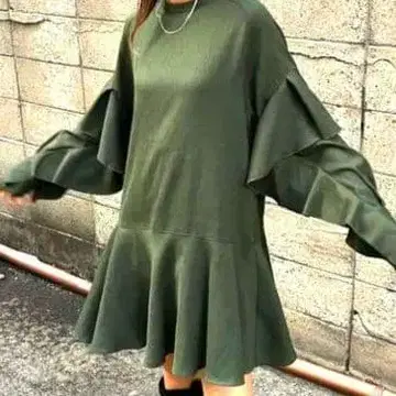 [ 새상품급 ] KBF 프릴 슬리브 미니 원피스 튜닉 기장 올리브 컬러