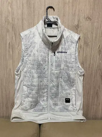 Oakley 화이트 베스트