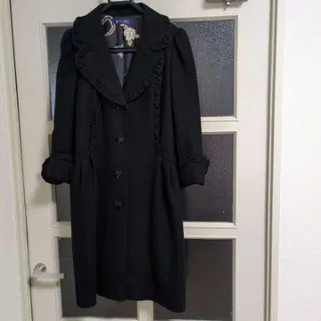 엠즈 그레이시 40 프릴이 멋진 코트 블랙