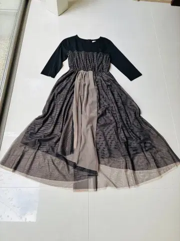 새상품급 에이미 로 원피스 튤 도킹